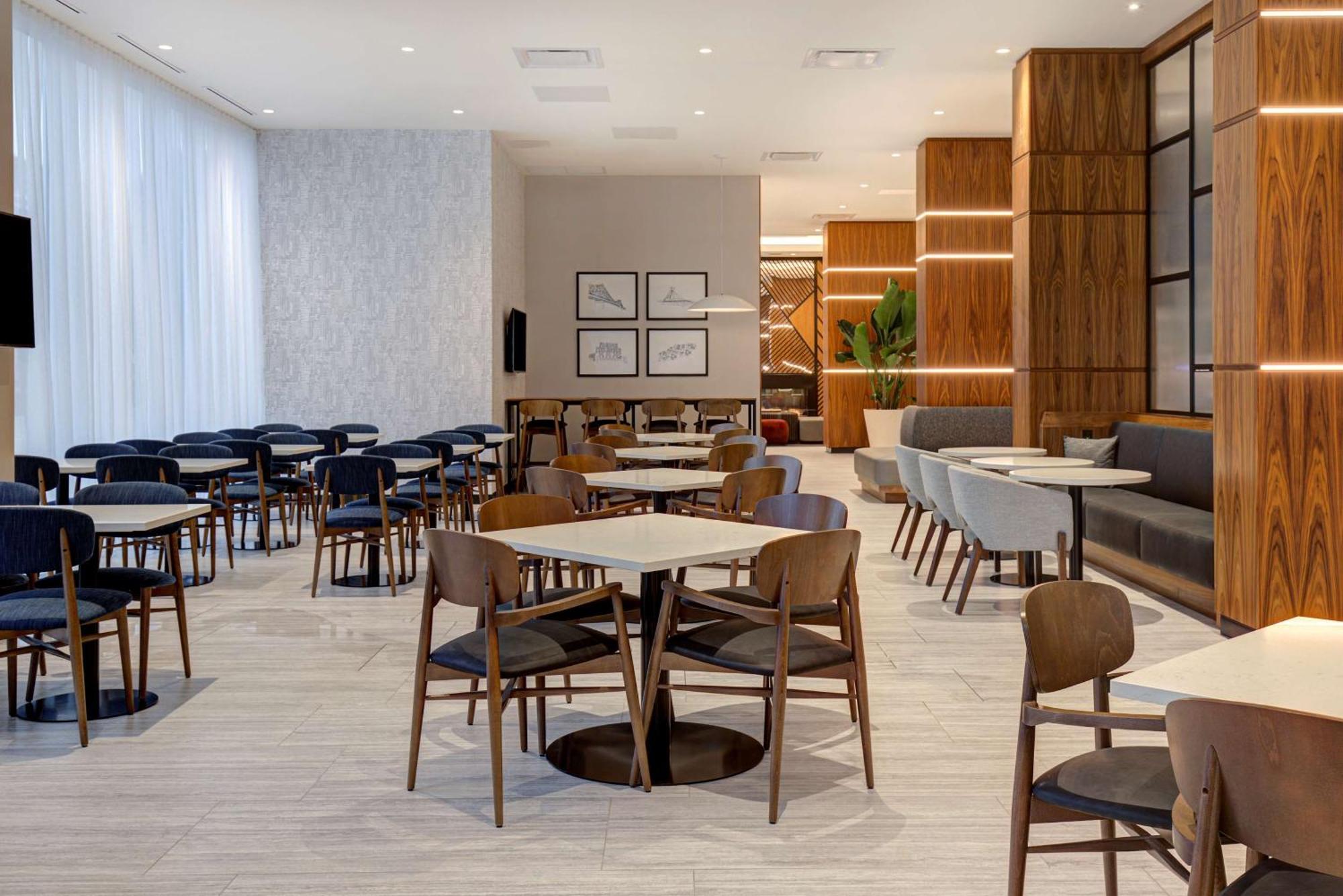 Homewood Suites By Hilton Montreal Downtown, Montreal