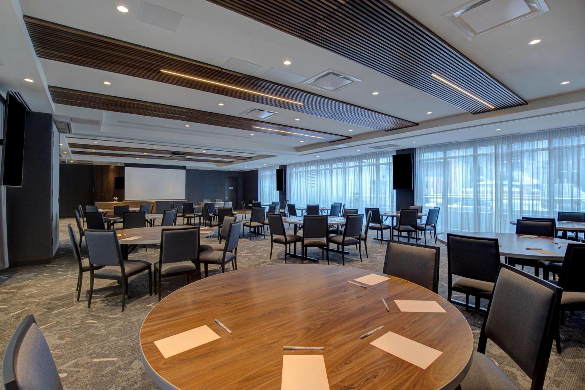 Homewood Suites By Hilton Montreal Downtown — Photos 2